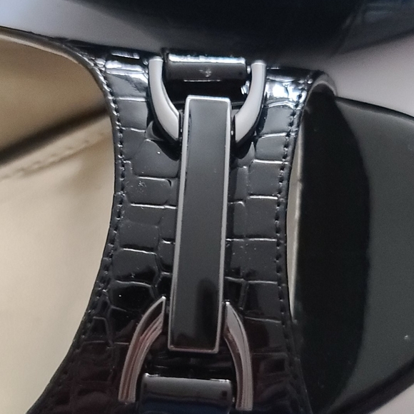 East 5th Black Pumps size 9.5 M (fits like 10) - Picture 3 of 9